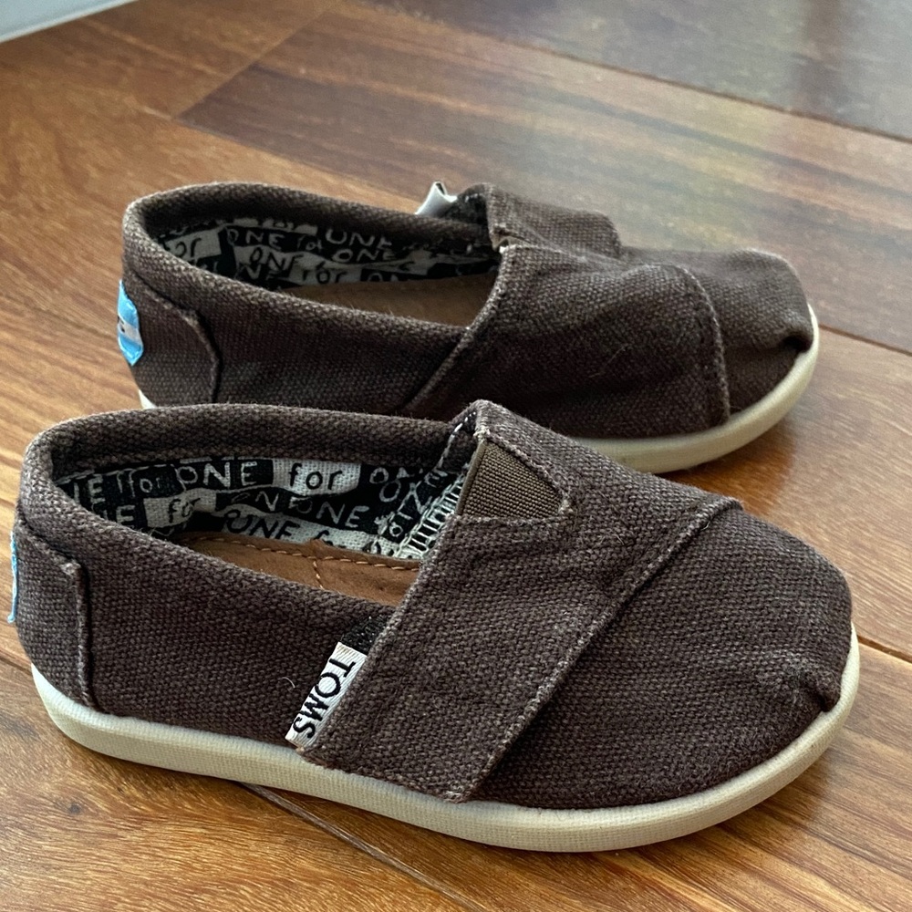 TOMS size 5 toddler shoes